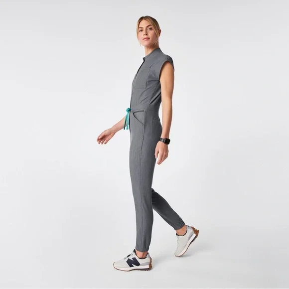 FIGS Rafaela Cargo FIONx ScrubJumpsuit In Graphite Women’s Scrubs Size XXS - Picture 7 of 16